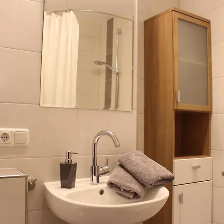 Haus Luv Und Lee, 9 Apartman *